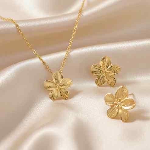 Set of Flower Necklace and Earring (Pack of 1)